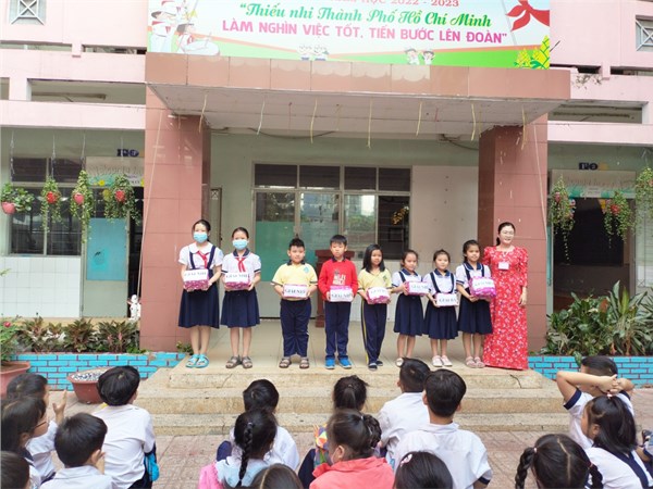 SINH HOẠT CHÀO CỜ TUẦN 24 - Trao giải hội thi Nghi thức Đội và kể chuyện